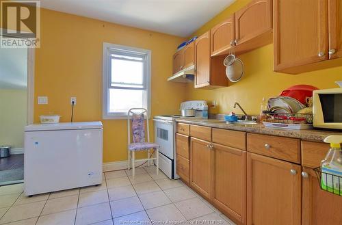 3643 Seminole Street, Windsor, ON - Indoor Photo Showing Kitchen