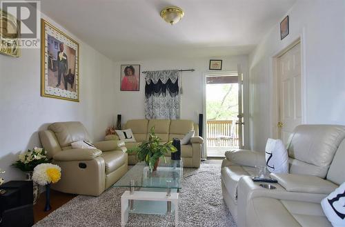 3643 Seminole Street, Windsor, ON - Indoor Photo Showing Living Room