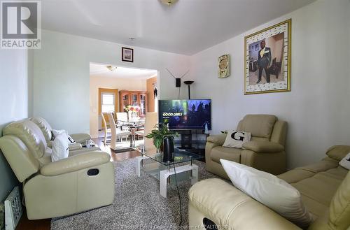 3643 Seminole Street, Windsor, ON - Indoor Photo Showing Living Room