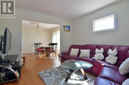 3643 Seminole Street, Windsor, ON - Indoor Photo Showing Living Room