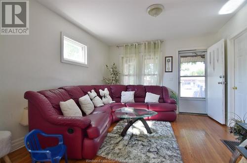 3643 Seminole Street, Windsor, ON - Indoor Photo Showing Living Room