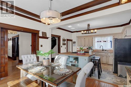 1073 2Nd Avenue Nw, Moose Jaw, SK - Indoor Photo Showing Dining Room