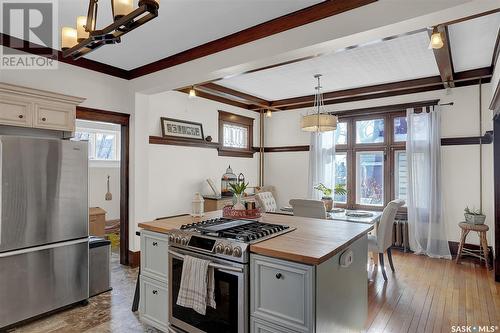 1073 2Nd Avenue Nw, Moose Jaw, SK - Indoor Photo Showing Kitchen