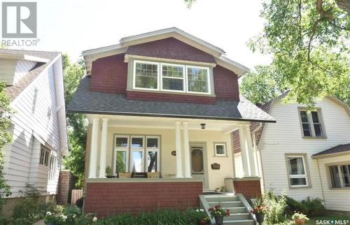 1073 2Nd Avenue Nw, Moose Jaw, SK - Outdoor With Facade