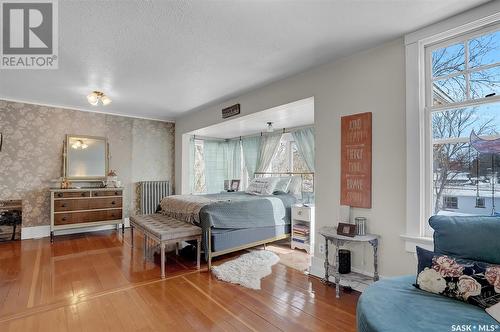 1073 2Nd Avenue Nw, Moose Jaw, SK - Indoor Photo Showing Living Room