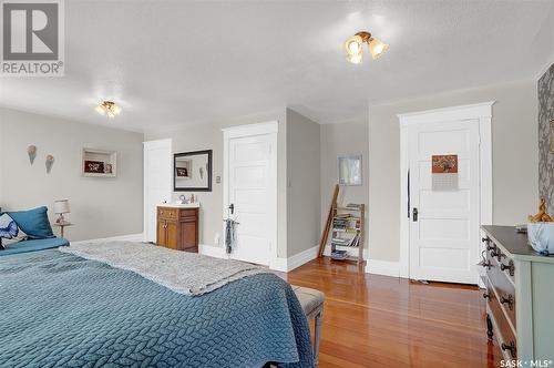 1073 2Nd Avenue Nw, Moose Jaw, SK - Indoor Photo Showing Bedroom