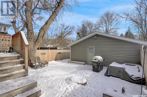 1073 2Nd Avenue Nw, Moose Jaw, SK - Outdoor