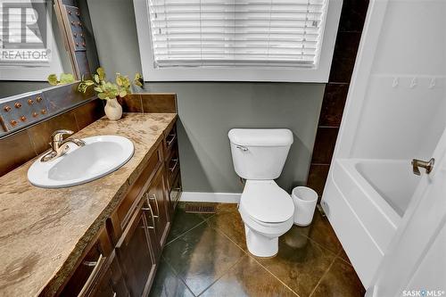 10 Belmont Crescent, Moose Jaw, SK - Indoor Photo Showing Bathroom