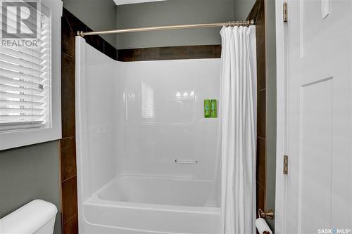 10 Belmont Crescent, Moose Jaw, SK - Indoor Photo Showing Bathroom