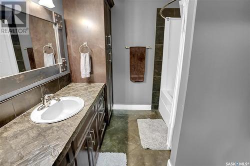 10 Belmont Crescent, Moose Jaw, SK - Indoor Photo Showing Bathroom