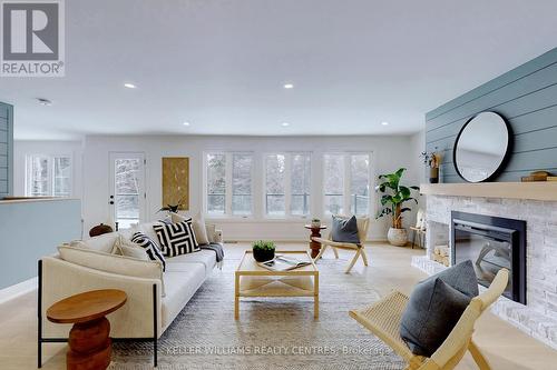 18324 Highway 48 Road, East Gwillimbury, ON - Indoor Photo Showing Living Room With Fireplace