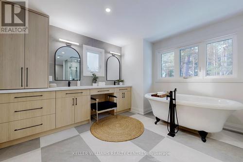 18324 Highway 48 Road, East Gwillimbury, ON - Indoor Photo Showing Bathroom