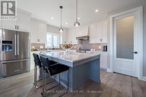 1065 Meadowlark Ridge, London, ON - Indoor Photo Showing Kitchen With Upgraded Kitchen