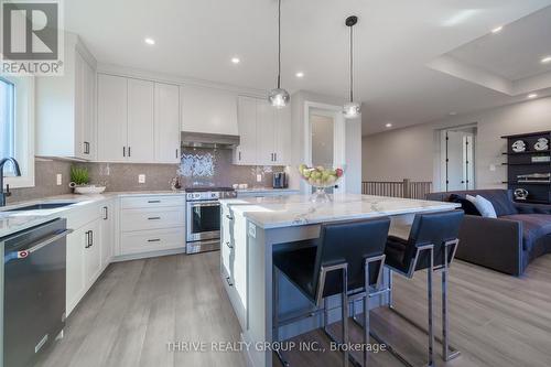 1065 Meadowlark Ridge, London, ON - Indoor Photo Showing Kitchen With Upgraded Kitchen