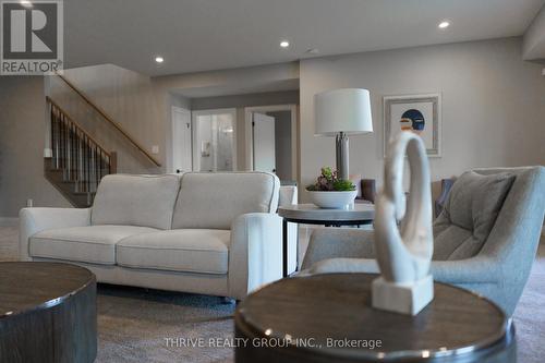 1065 Meadowlark Ridge, London, ON - Indoor Photo Showing Living Room