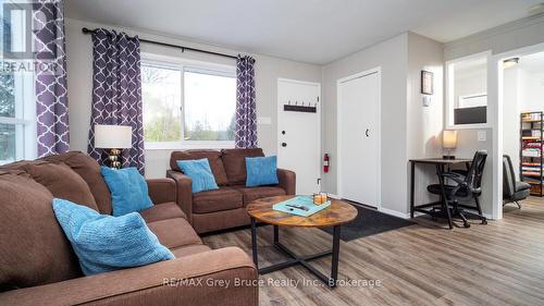 12 Pierce Street S, South Bruce Peninsula, ON - Indoor Photo Showing Living Room