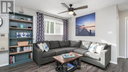 12 Pierce Street S, South Bruce Peninsula, ON - Indoor Photo Showing Living Room