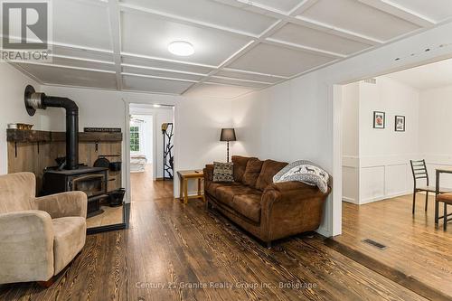 19 Highbush Road, Hastings Highlands, ON - Indoor Photo Showing Living Room