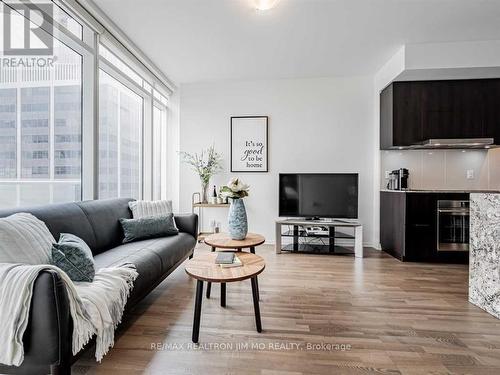 3409 - 1 Bloor Street E, Toronto, ON - Indoor Photo Showing Living Room