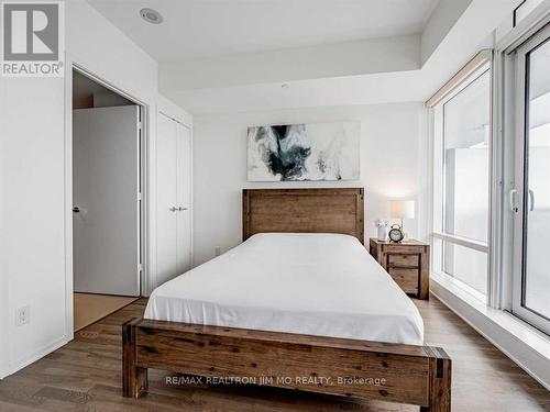 3409 - 1 Bloor Street E, Toronto, ON - Indoor Photo Showing Bedroom