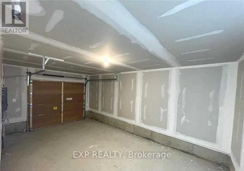 117 Ness Drive, Richmond Hill, ON - Indoor Photo Showing Garage