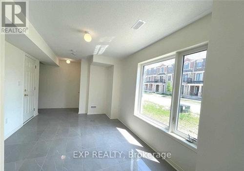 117 Ness Drive, Richmond Hill, ON - Indoor Photo Showing Other Room