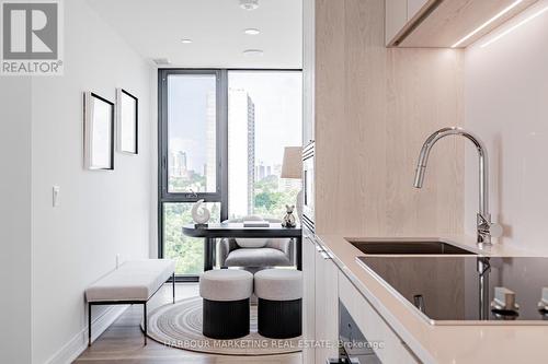 1002 - 86 Dundas Street E, Mississauga, ON - Indoor Photo Showing Kitchen With Double Sink