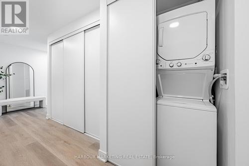 1002 - 86 Dundas Street E, Mississauga, ON - Indoor Photo Showing Laundry Room