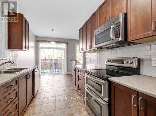 638 Moorpark Avenue, Ottawa, ON - Indoor Photo Showing Kitchen With Double Sink With Upgraded Kitchen