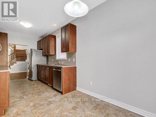 638 Moorpark Avenue, Ottawa, ON - Indoor Photo Showing Kitchen