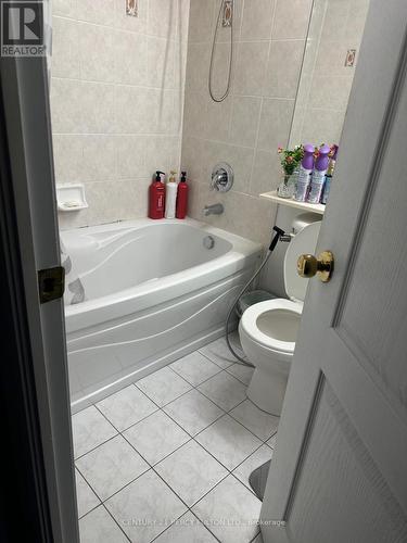 708 - 18 Sommerset Way, Toronto, ON - Indoor Photo Showing Bathroom