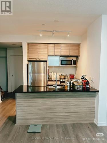 418 - 62 Forest Manor Road, Toronto, ON - Indoor Photo Showing Kitchen