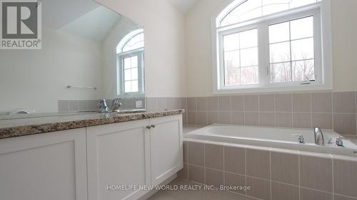 378 Kirkham Drive, Markham, ON - Indoor Photo Showing Bathroom