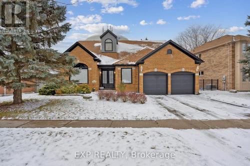 712 Foxcroft Boulevard, Newmarket, ON - Outdoor With Facade