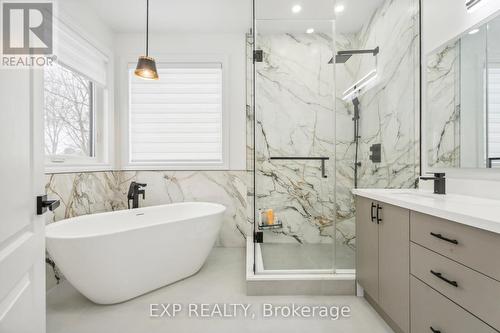 712 Foxcroft Boulevard, Newmarket, ON - Indoor Photo Showing Bathroom