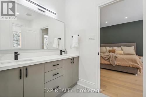 712 Foxcroft Boulevard, Newmarket, ON - Indoor Photo Showing Bathroom