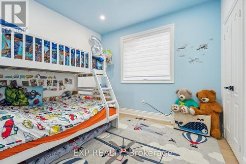 712 Foxcroft Boulevard, Newmarket, ON - Indoor Photo Showing Bedroom