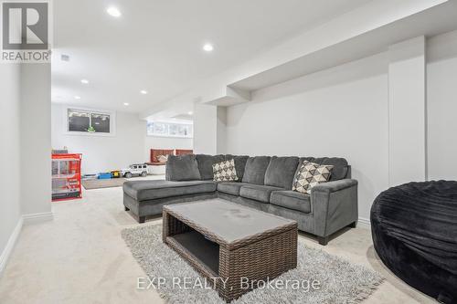 712 Foxcroft Boulevard, Newmarket, ON - Indoor Photo Showing Living Room