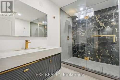 712 Foxcroft Boulevard, Newmarket, ON - Indoor Photo Showing Bathroom