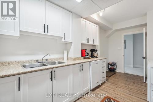 712 Foxcroft Boulevard, Newmarket, ON - Indoor Photo Showing Kitchen With Double Sink