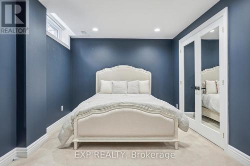 712 Foxcroft Boulevard, Newmarket, ON - Indoor Photo Showing Bedroom