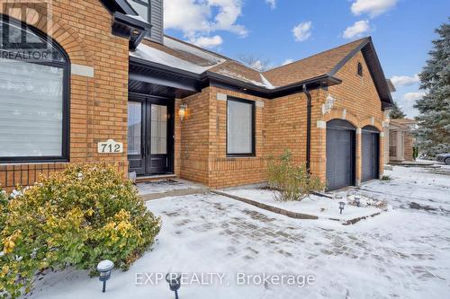 712 Foxcroft Boulevard, Newmarket, ON - Outdoor