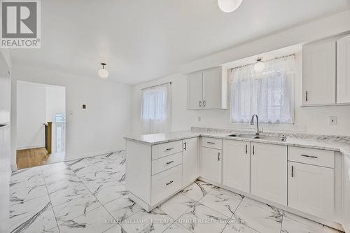 109 Maplegrove Avenue, Bradford West Gwillimbury, ON - Indoor Photo Showing Kitchen