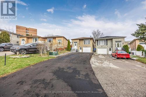 109 Maplegrove Avenue, Bradford West Gwillimbury, ON - Outdoor With Facade