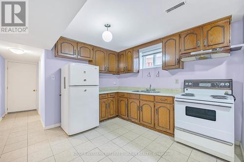 109 Maplegrove Avenue, Bradford West Gwillimbury, ON - Indoor Photo Showing Kitchen With Double Sink