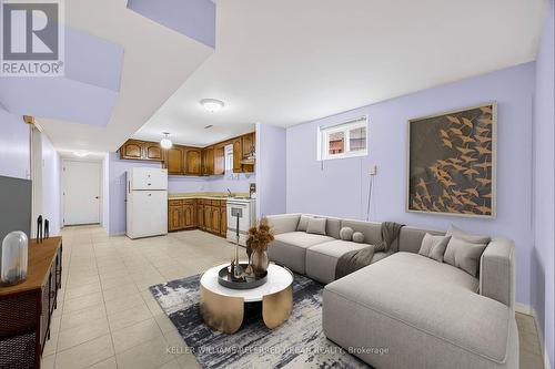 109 Maplegrove Avenue, Bradford West Gwillimbury, ON - Indoor Photo Showing Living Room