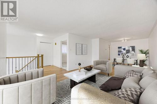 109 Maplegrove Avenue, Bradford West Gwillimbury, ON - Indoor Photo Showing Living Room