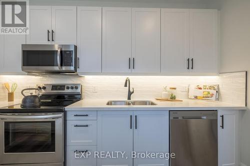 5 Florence Street, Hamilton, ON - Indoor Photo Showing Kitchen With Stainless Steel Kitchen With Double Sink With Upgraded Kitchen