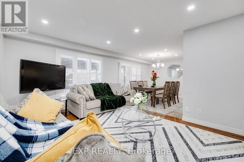 645 Interlaken Drive, Waterloo, ON - Indoor Photo Showing Living Room