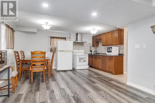 645 Interlaken Drive, Waterloo, ON - Indoor Photo Showing Kitchen